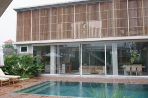 Designer LUXE Pool & Garden Villa! Rooftop, Ricefields, Beach 10mins - Canggu